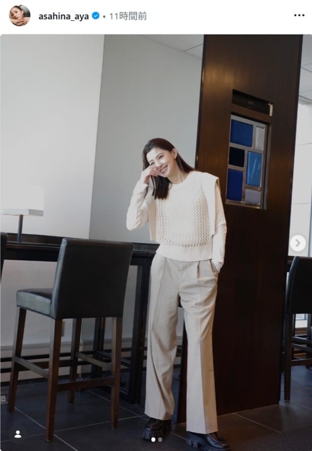 【写真】朝比奈彩、ベージュ系で統一した大人な“私服”コーディネート