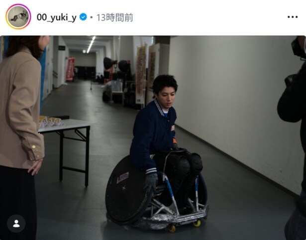 【写真】競技用車いすに乗った山田裕貴、ドラマ「ＧＩＦＴ」のオフショット