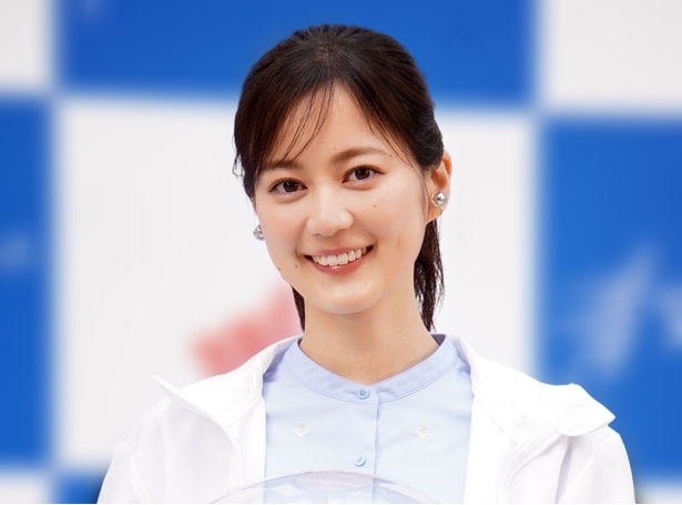 「母よ。今も、ありがとう！」…生田絵梨花、微笑み×“潤みつぶら瞳”の母の日カットに「凄く綺麗！」