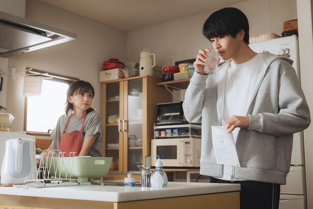 渚(中沢元紀)は実家で療養することになるも、みなと(永作博美)からの世話を拒絶する