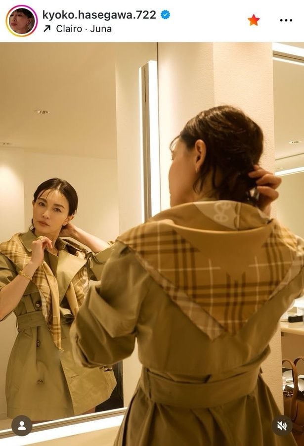 【写真】鏡越しに滲み出る大人の色気と品格…長谷川京子、“トレンチ”姿