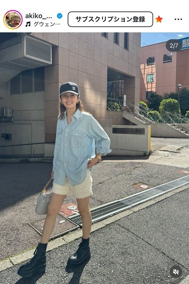  【写真】美脚キラキラのボーイシュが街に映える…矢田亜希子、“ハーフパンツ”姿