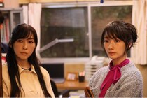 波瑠“ルナ”、パソコンのパスワード解読に挑む中、古書店で頭から血を流して倒れる店主に遭遇＜月夜行路＞