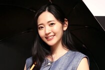 鈴木愛理、ベッドに寝転んで“ばぶい”自撮りショット…「どの角度からでもかわいいの神様？」の声