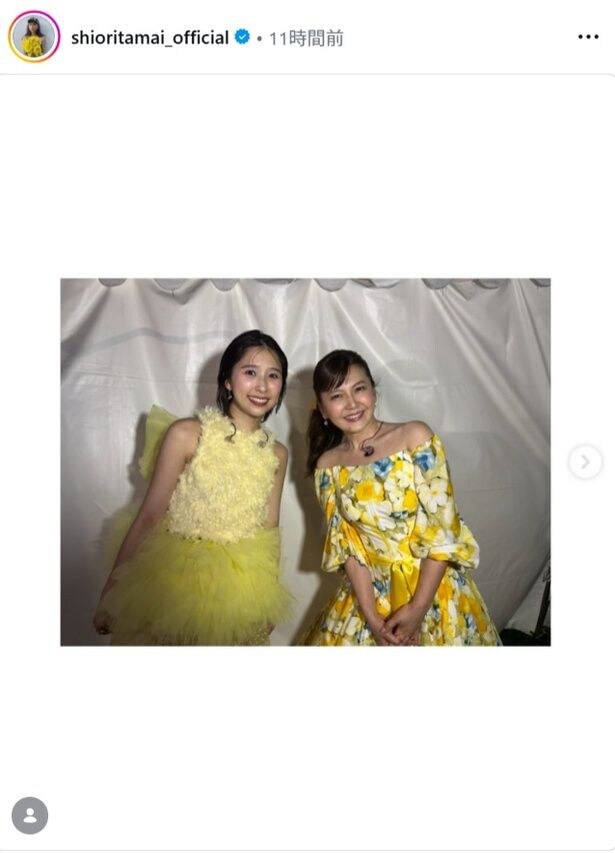 【写真】黄色の衣装を纏ったももクロ・玉井詩織・南野陽子が寄り添って笑顔を見せるショット