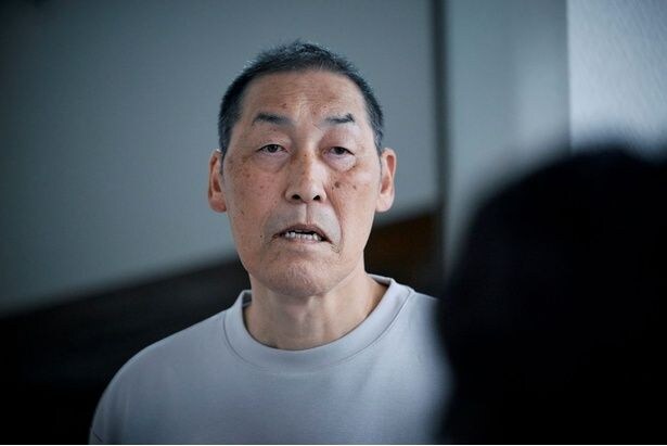 ぼんやりして無反応の辛島貞夫(長江英和)。何があった？