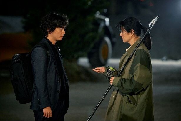 稔(染谷将太)は、晴子(井川遥)に、津田のカギのことを話す
