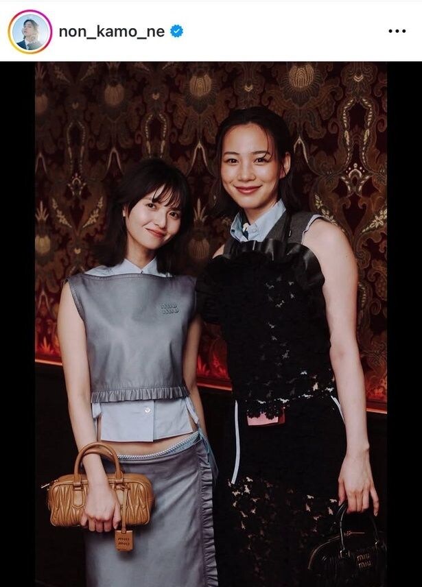 【写真】齋藤飛鳥との初対面ツーショットに熱視線…のん、黒コーデ姿