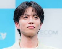 志尊淳、再共演の入山法子の肩に手を置き笑顔…「このツーショット待ってました」の声＜10回切って倒れない木はない＞