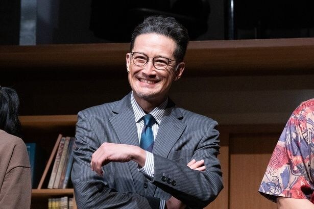 松岡昌宏が舞台「はがきの王様」の初日開幕の記者会見に出席