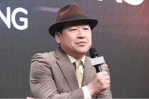 佐藤二郎、スマホのバイブ機能を知り自分もブルッとする姿に「面白い」「みんなを笑顔にする人」の声＜夫婦別姓刑事＞