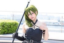 むちむちボディーの「葬送のフリーレン」“ユーベル”コスプレ…橘あさひ「万全の日焼け対策で撮影を満喫」＜AnimeJapan＞