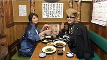 飯島直子「カッチカチやで」氣志團・綾小路翔の立派なリーゼントに触れて驚きの声＜飯島直子の今夜一杯いっちゃう？＞