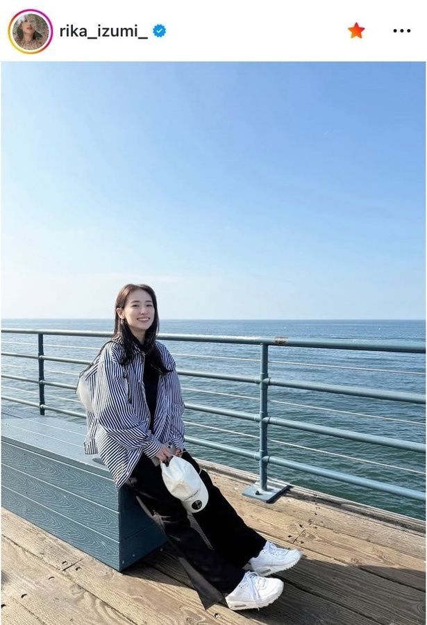 【写真】青い海に弾ける笑顔が映画のヒロイン…泉里香、爽やかすぎる旅カット