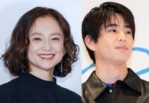 永作博美＆中沢元紀、まるで本当の親子…笑顔で同じポーズをするオフショットに「似てる」の声＜時すでにおスシ!?＞