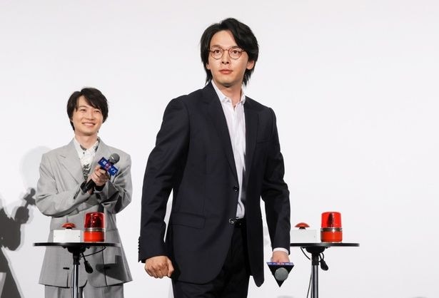 映画「君のクイズ」公開初日舞台あいさつでのクイズ企画で“0文字解答”を披露した中村倫也