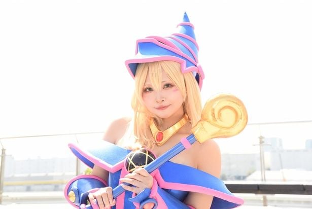 「遊☆戯☆王」ブラック・マジシャン・ガールに扮した天音ありぃさん