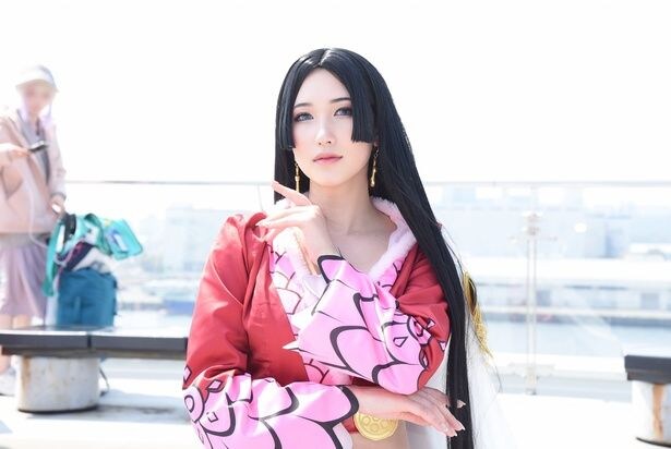 スタイル抜群の「ONE PIECE」“ボア・ハンコック”コスプレイヤー「13センチヒールで背の高さを強調」<AnimeJapan>