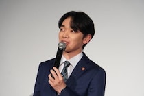 宮世琉弥、無表情すぎる“スン顔ピース”に反響「マネキンかと思った」＜未解決の女＞