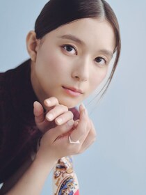 芳根京子、白黒つけられない物語の中で見つけた「人間にしかできないこと」“引き算”した役作りも＜有罪、とAIは告げた＞