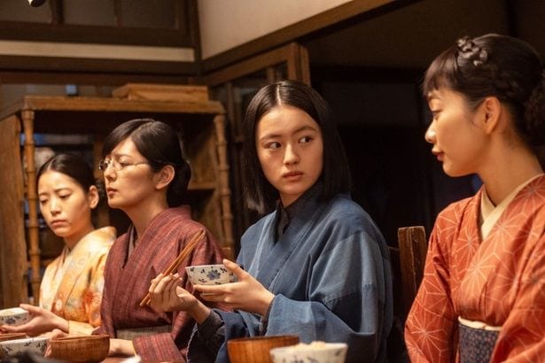 千佳子(仲間由紀恵)の気持ちを考える一期生たち