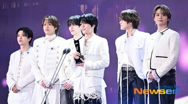 音楽フェスティバル「第3回ASIA STAR ENTERTAINER AWARDS 2026」で「HOT ICON」を受賞したDXTEEN
