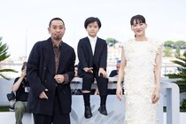 綾瀬はるか、大人かわいく美しいコーデで観衆の視線を釘付けに＜カンヌ国際映画祭＞