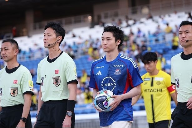 八村倫太郎がJリーグ「横浜F・マリノス」のトークショーイベントとレフェリーエスコートに登場した