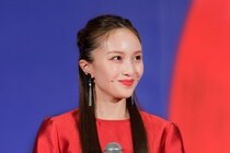 18周年バルーンにきらきら笑顔…ももクロ・百田夏菜子、4人の記念カットに「一生ついていく」と反響