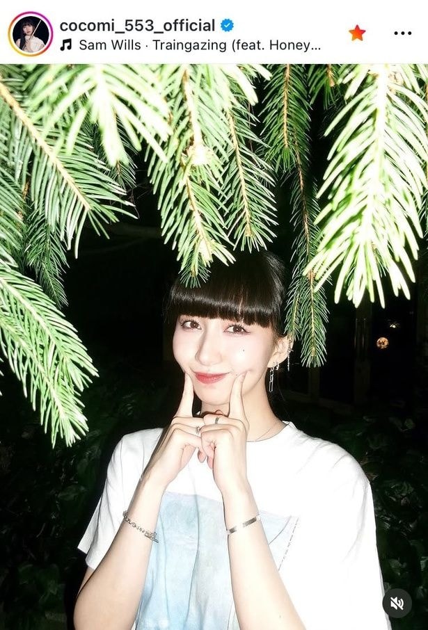 【写真】指で頬をプニッとつつく仕草に釘づけ…Cocomi、キュートな“ぱっつん”ボブ