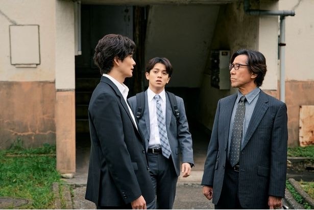 真(岡田将生)は、小池(岸谷五朗)と石坂(宮近海斗)に、賢心が今でも勉強を諦めていないことを告げた