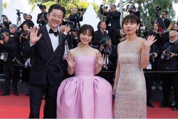 「すべて真夜中の恋人たち」出演の岸井ゆきの、浅野忠信、岨手由貴子監督がレッドカーペットに登場