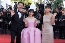 岸井ゆきのが花のようなピンクドレスで登場　浅野忠信＆岨手由貴子監督と初のレッドカーペット＜すべて真夜中の恋人たち＞