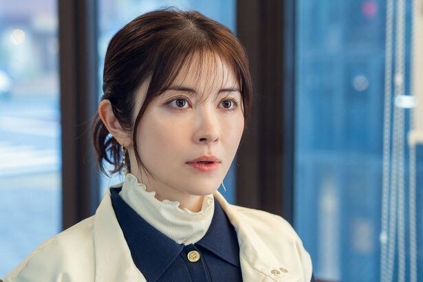 アサ(宮澤エマ)は緒方(北山宏光)に少しずつ本音を打ち明けるようになる
