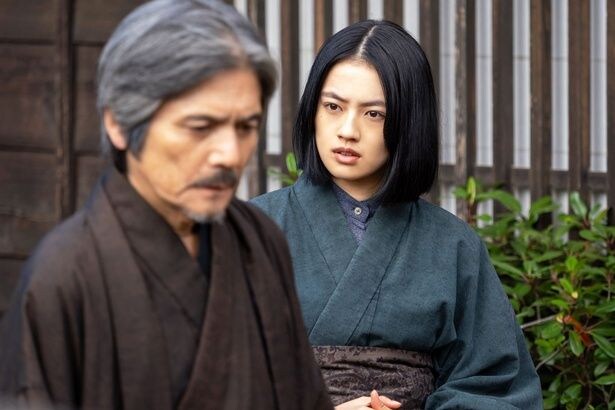 直美(上坂樹里)、見知らぬ男性に「夕凪？」と声を掛けられる