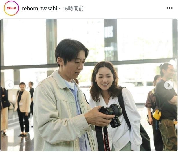 【写真】高橋一生&中村アン、撮影したデータを一緒に確認