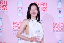 中谷美紀、“水の精”をイメージした純白ドレスで登場　200周年アンバサダーに「大変光栄なこと」