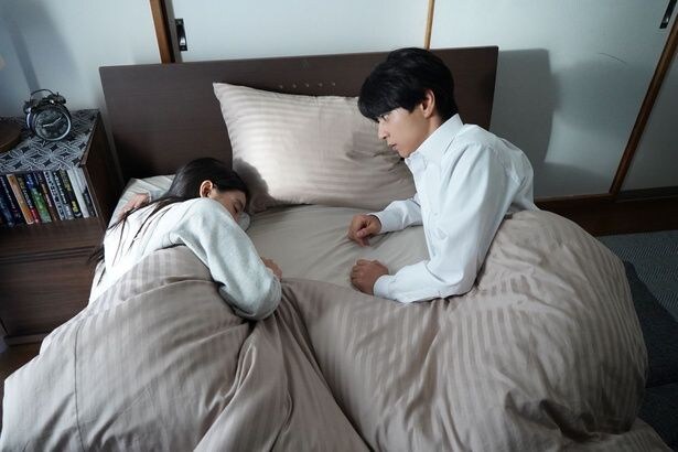 蕾(佐藤勝利)、自宅ベッドで寝ている桃子(土屋太鳳)の姿に衝撃を受ける