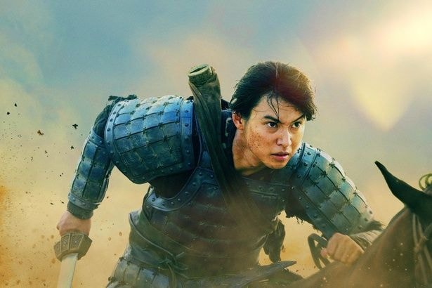 山崎賢人“信”をはじめ、吉沢亮“えい政”や橋本環奈“河了貂”などの迫力ある場面写真が解禁＜キングダム 魂の決戦＞