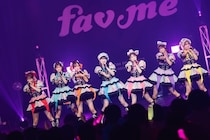 fav me、1周年ライブで堂々の14曲連続パフォーマンス。配信リリースを開始した「Trust me」の初披露も