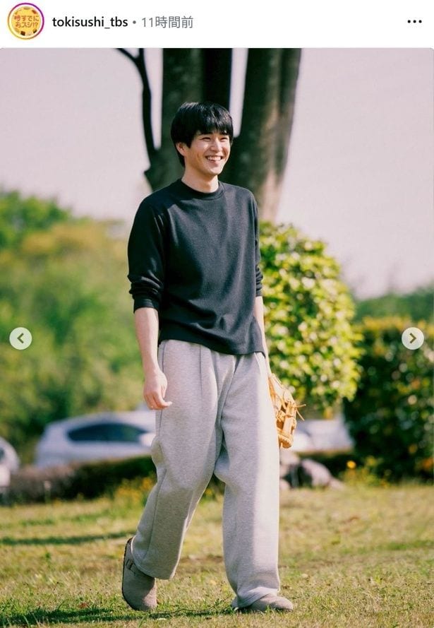 【写真】中沢元紀、自然な笑顔でキャッチボールを楽しむオフショット