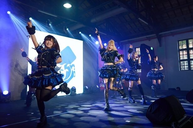「TIF ASIA TOUR × acosta!＠台北」よりVVSiS