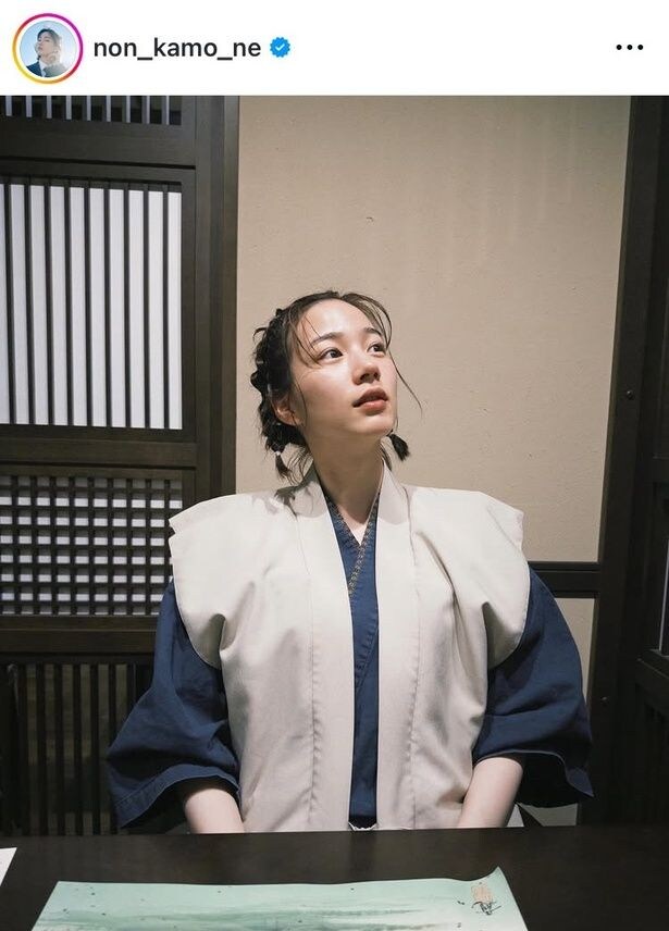 【写真】時代絵巻から抜け出たよう…のん、陣羽織の透明感×三つ編み姿
