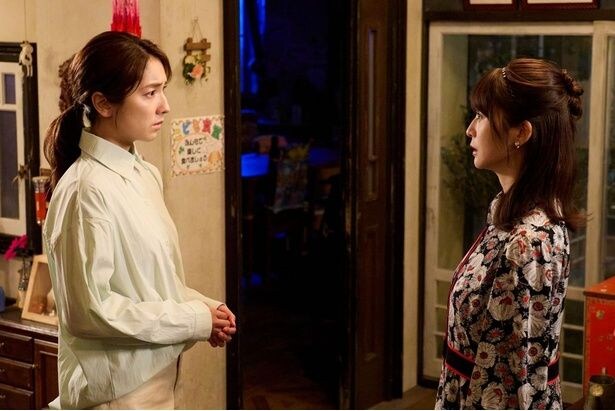 映里(長濱ねる)の言葉を鵜呑みにしてしまった桃子(仁村紗和)