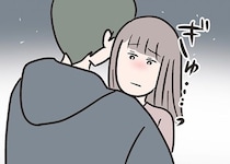 【漫画】夜の公園で溢れ出した本音。「好きです」コンビニ店員に抱きしめられ、ついに愛を告白される