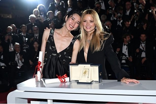 ヴィルジニー・エフィラと岡本多緒が「カンヌ国際映画祭」で最優秀女優賞をW受賞