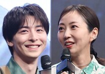 木南晴夏&高杉真宙、2人でピースをするほほ笑ましいオフショに「ドラマとの温度差が凄くいい」＜今夜、秘密のキッチンで＞