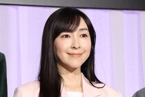 麻生久美子&遠藤久美子、自身の学生時代演じる2人とのオフショットに「エモい」「雰囲気似てる」の声＜月夜行路＞