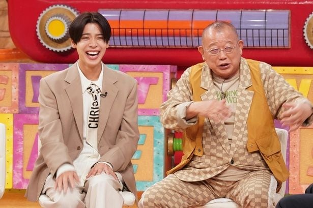 大笑いする福亭鶴瓶と松島聡