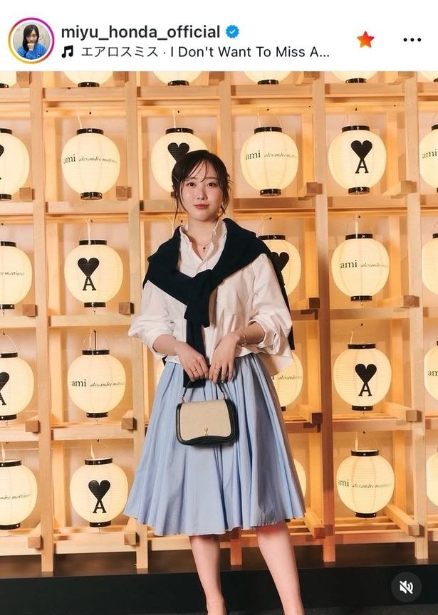 【写真】幻想的な灯りで大人の魅力が覚醒…本田望結、“美脚”コーデ